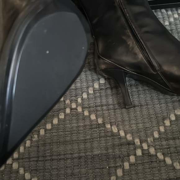 distressed boots - Picture 6 of 8